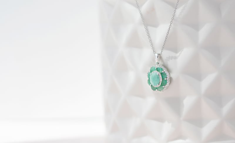 An emerald and silver necklace. 
