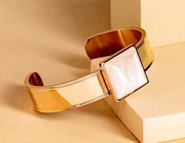 Gold gemstone bracelet 