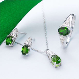 jewelry set chrome diopside ring, earrings, necklace 