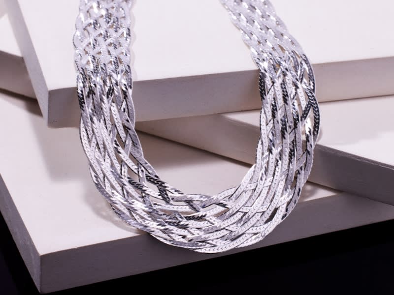 Herringbone Chains 