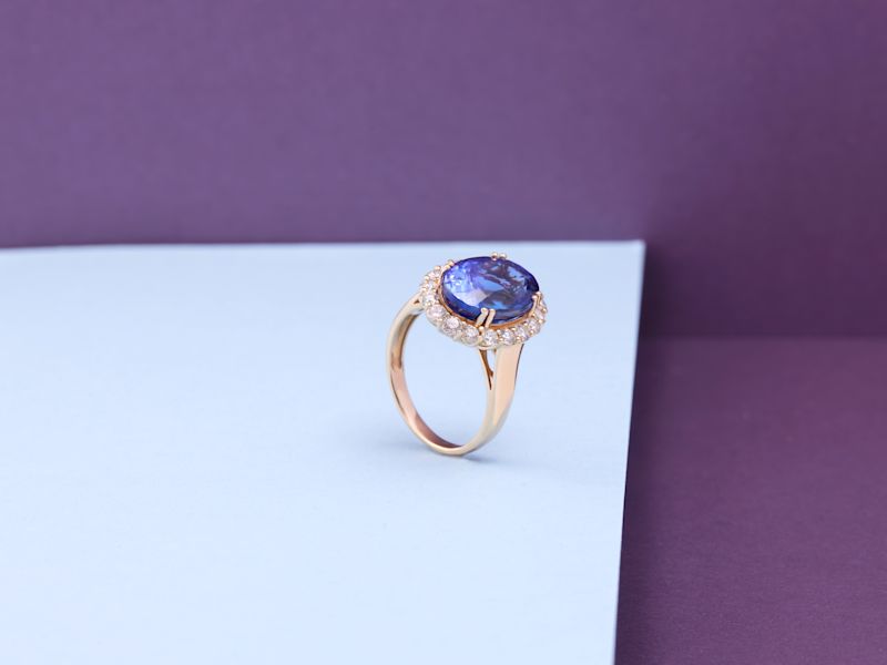 blue tanzanite with white diamond 14K yellow gold ring 