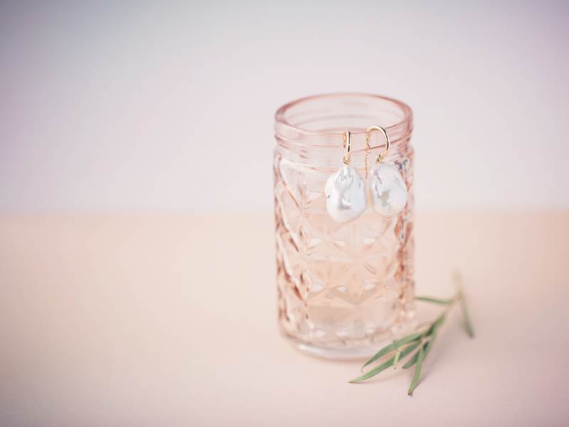 white cultured freshwater baroque pearl gold hoop earrings 