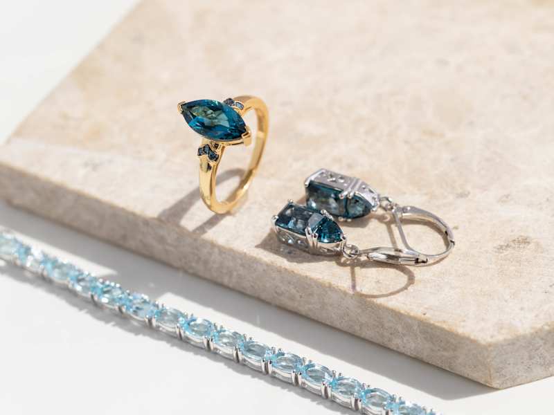 Colors of Topaz: A Rainbow Array