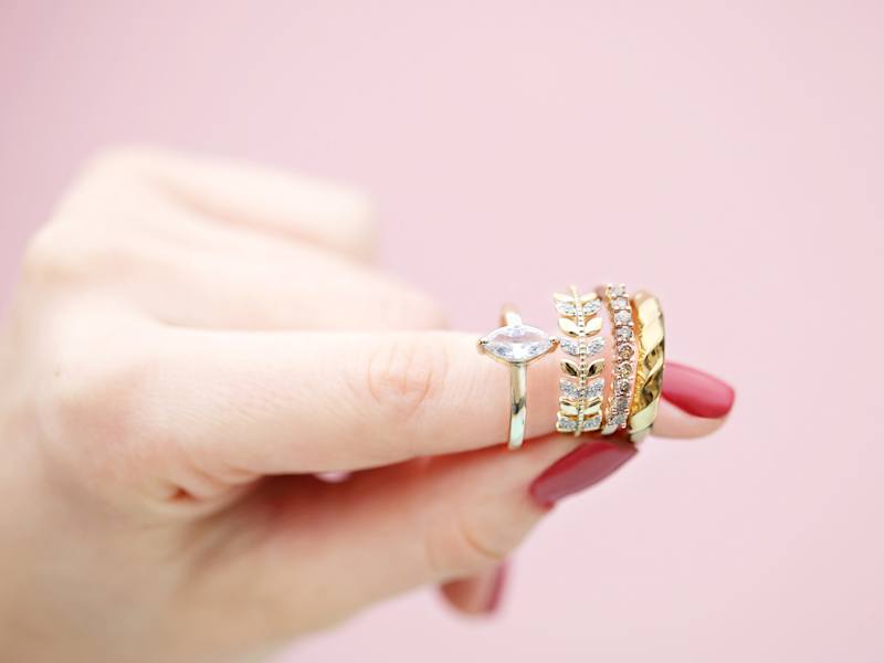 Why Does Some Jewelry Turn My Skin Green?