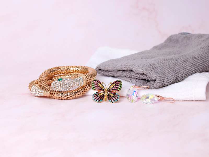 How to Clean Fashion Jewelry