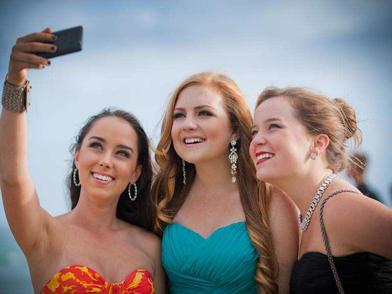 The Ultimate Guide to Selecting Stunning Jewelry for Prom or Formals