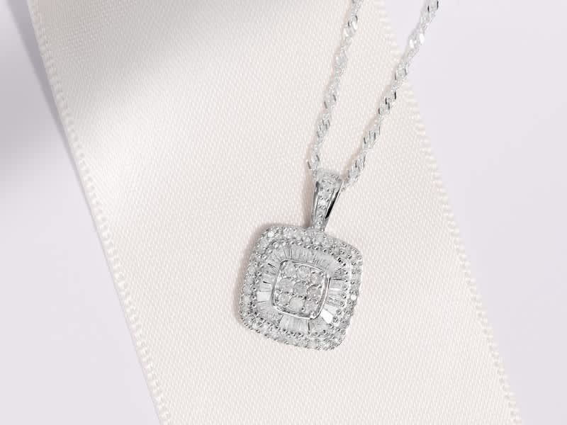 prazana-silver-diamond-necklace 