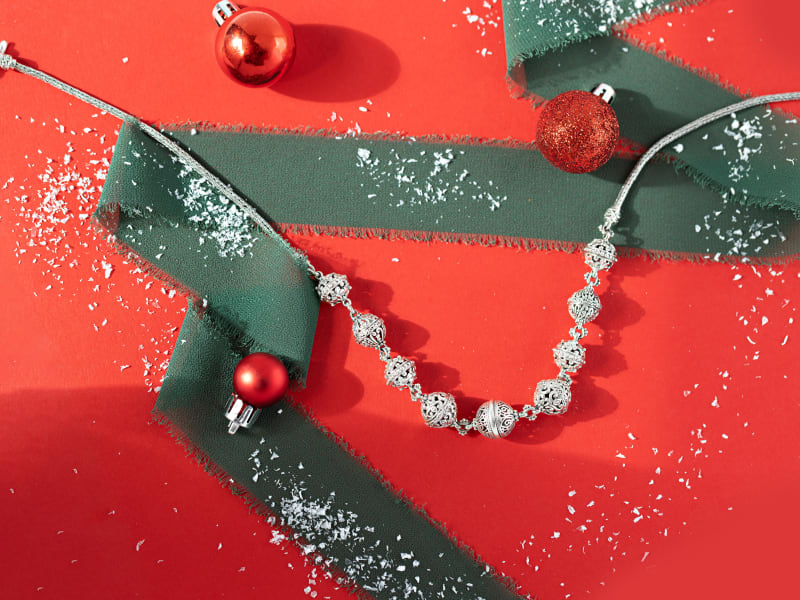 The Definitive 2023 Holiday Jewelry Gift Guide