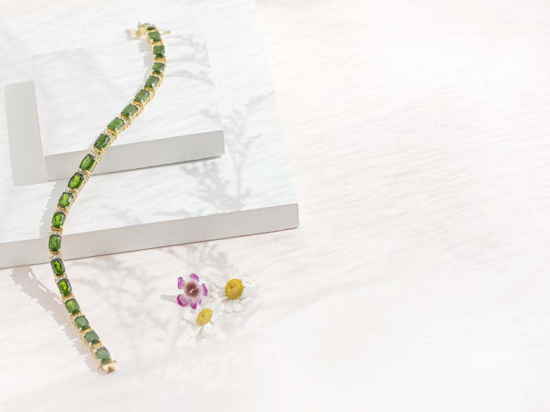 A gold and chrome diopside tennis bracelet 