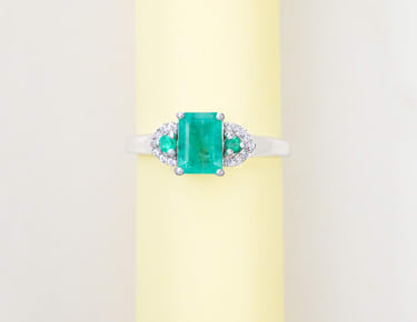 May's birthstone emerald jewelry 
